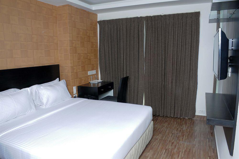 Treebo Trend J'S Five Two Boutique Hotel Chennai Exterior photo