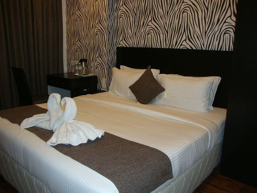 Treebo Trend J'S Five Two Boutique Hotel Chennai Exterior photo