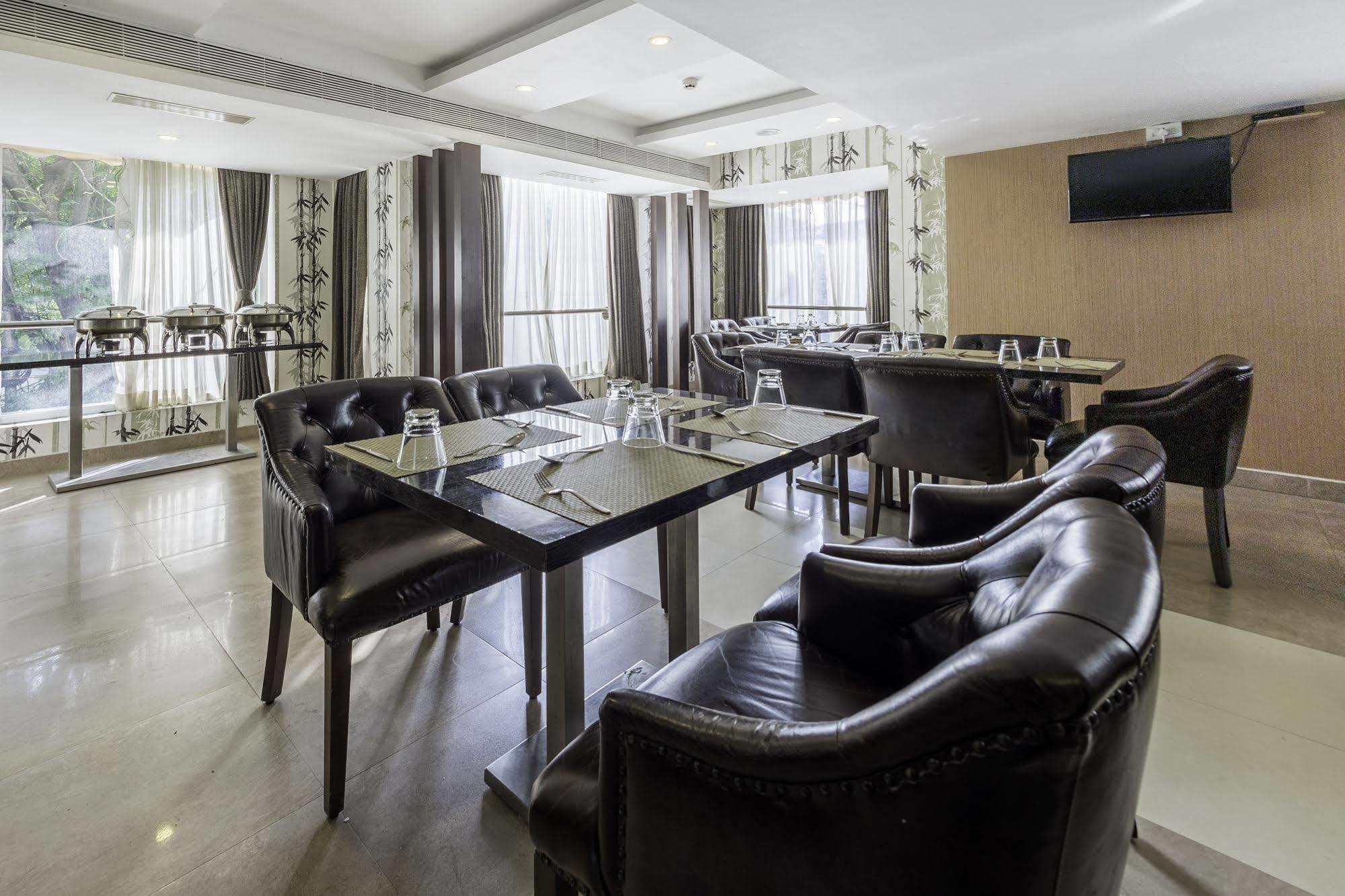 Treebo Trend J'S Five Two Boutique Hotel Chennai Exterior photo