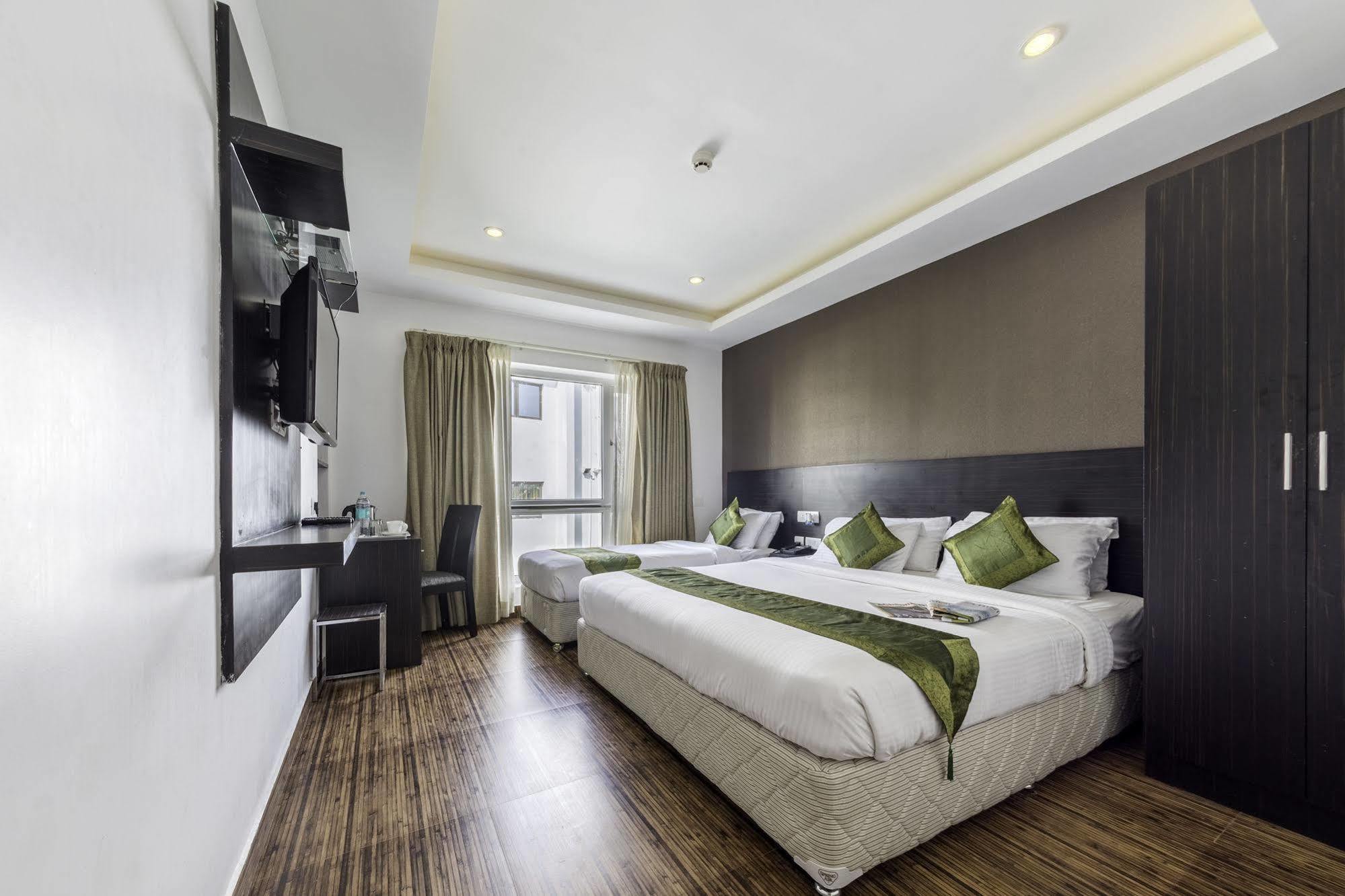 Treebo Trend J'S Five Two Boutique Hotel Chennai Exterior photo